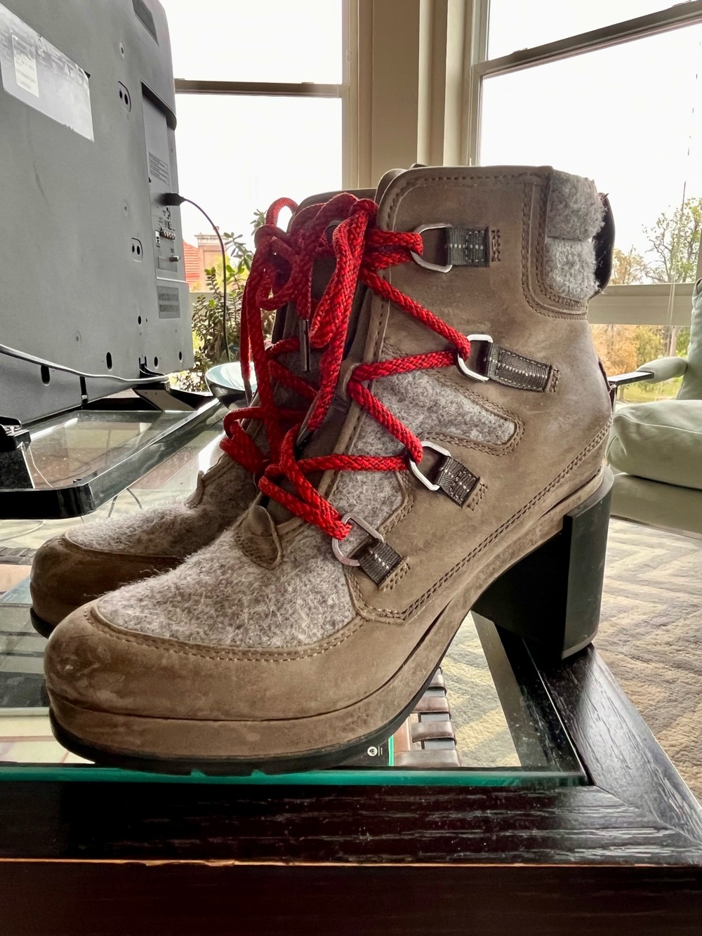Sorel Leather Blake Boots in great condition